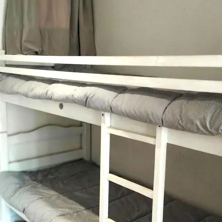 Flat With Terrace In アパート